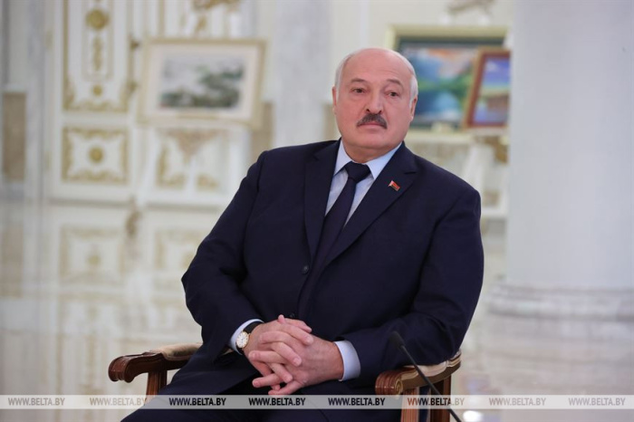 Лукашенко дал совет Зеленскому и предостерег от повторения судьбы Горбачева