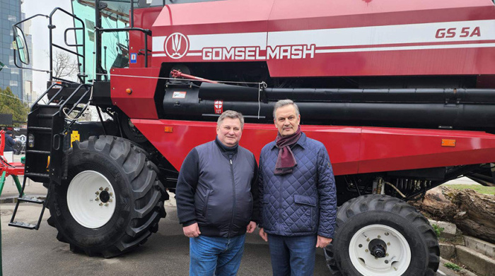 Комбайн "Гомсельмаша" и три модели тракторов "Беларус" представлены на международной выставке в Молдовепосольства Республики Беларусь в Республике Молдова