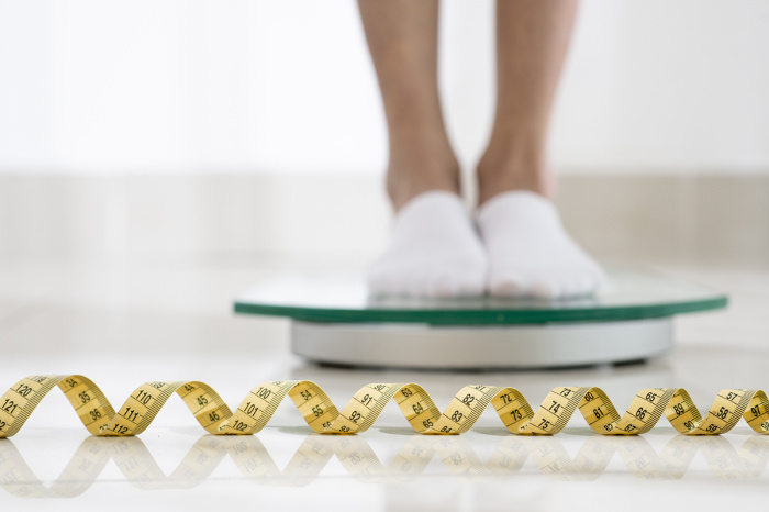 Нутрициолог рассказала, из-за повышения каких гормонов стремительно растет вес