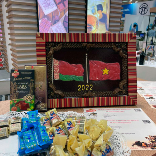 Шоколадные драконы и конфеты с флагами: «Спартак» представил свою продукцию во Вьетнаме