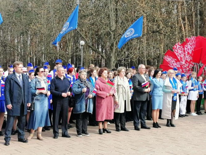 Общая память, единый народ: в День единения народов Беларуси и России миротворцы Гомельщины провели митинг