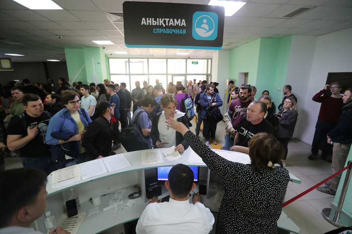 Казахстан запретил иностранцам постоянно проживать в республике без загранпаспорта