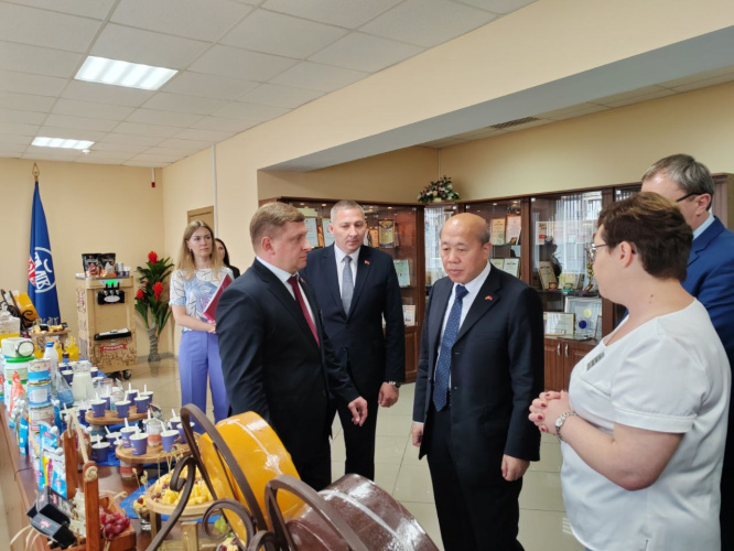 Гомельщину посещает Чрезвычайный и Полномочный Посол Китайской Народной Республики в Республике Беларусь Се Сяоюн
