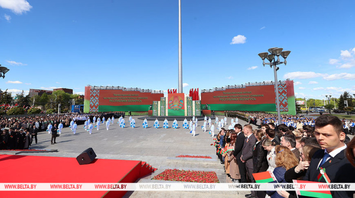 Лукашенко рассказал, каким символизмом для него наполнен День государственных флага, герба и гимна