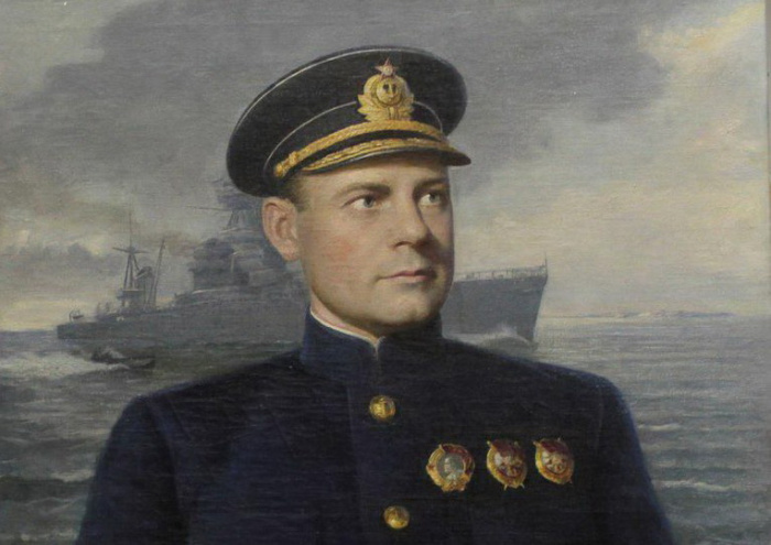 Уроженец Буда-Кошелево в войну командовал эскадрой кораблей Балтийского флота и совершил не один подвиг