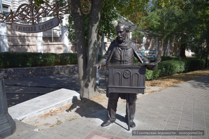 В Гомеле возле Киевского спуска появилась новая скульптура
