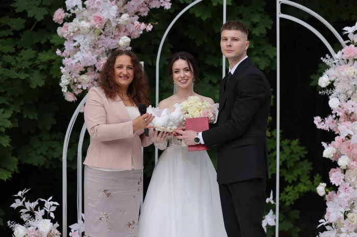 В преддверии Дня семьи, любви и верности в Гомельском районе зарегистрировали брак молодой пары
