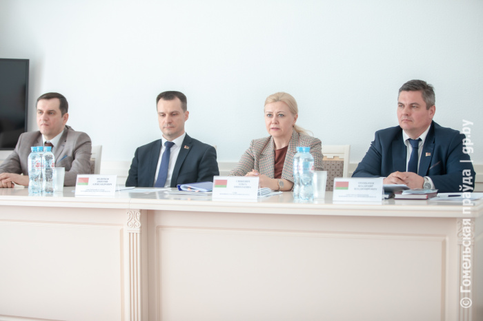 Выбраться из кризиса. В экономическом суде Гомельской области прошел круглый стол, организованный Верховным Судом Беларуси