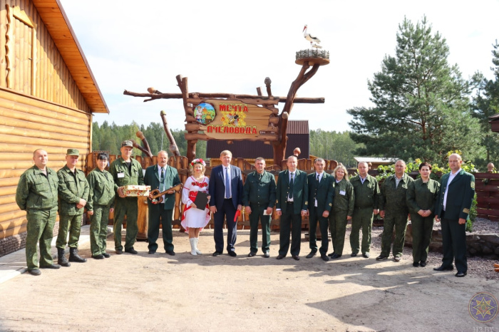В Полесском радиационно-экологическом заповеднике открыли десятую пчелопасеку