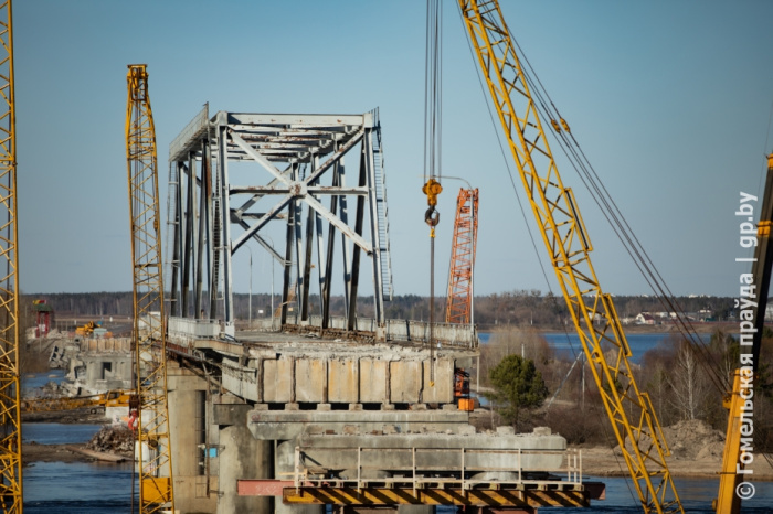 В Мозыре в запланированном темпе продолжается реконструкция моста через Припять. Фоторепортаж