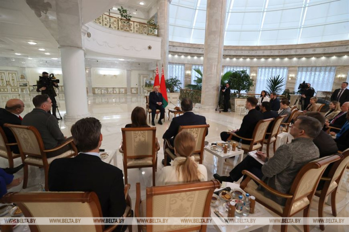 Лукашенко: Меркель и Олланд врут, потому что сегодня не модно говорить о Минских переговорах