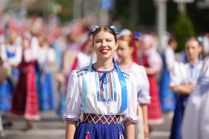 Открытое акционерное общество «Искра-Ветка» сердечно поздравляет жителей Гомельщины с Днем Независимости Республики Беларусь 
