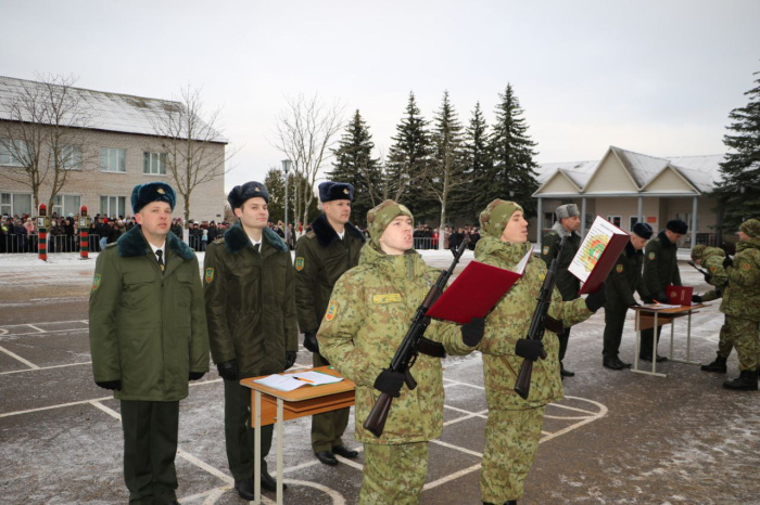 Около 300 военнослужащих Гомельской пограничной группы дали клятву на верность Родине