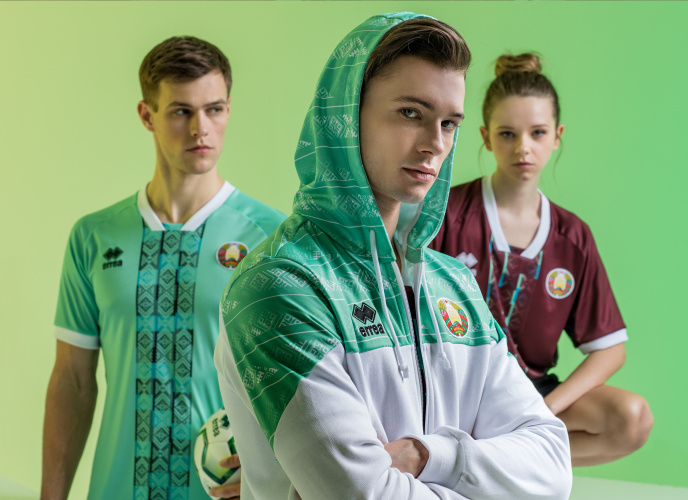 Представлены новая форма национальной сборной Беларуси по футболу. Она изготовлена из антивирусной и антибактериальной ткани