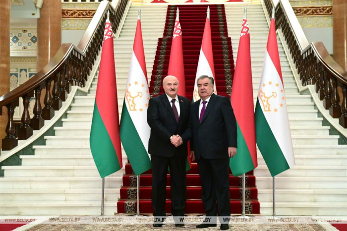 Лукашенко объяснил успех в отношениях с Таджикистаном и рассказал, за что уважает Рахмона