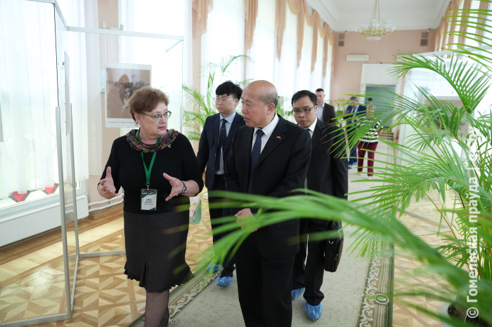 Фотофакт: делегация Посольства КНР изучает туристический потенциал Гомельщины