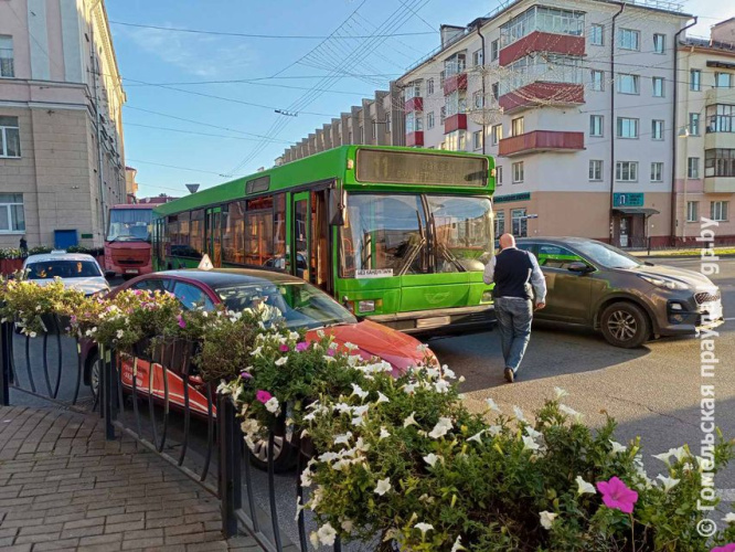 Фотофакт: на улице Кирова в Гомеле произошло ДТП с участием автобуса