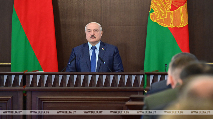 Лукашенко - управленцам: если кто-то не тянет, надо будет уходить