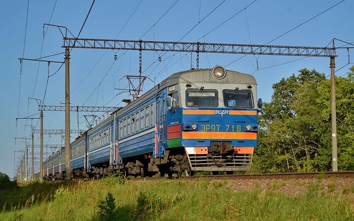За пересечение железнодорожных путей в неположенном месте можно получить более 60 рублей штрафа