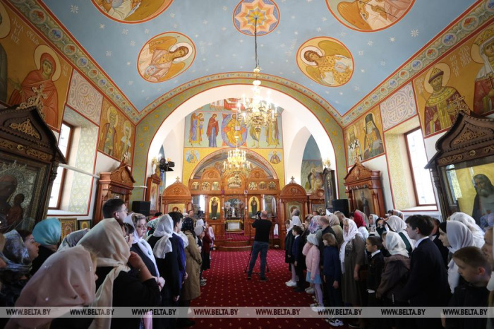 Лукашенко в храме на Пасху: коль время выбрало нас, давайте сохраним мир и покой