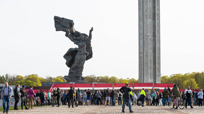 Сейм Латвии утвердил закон, обязывающий власти Риги снести памятник Освободителям до 15 ноября