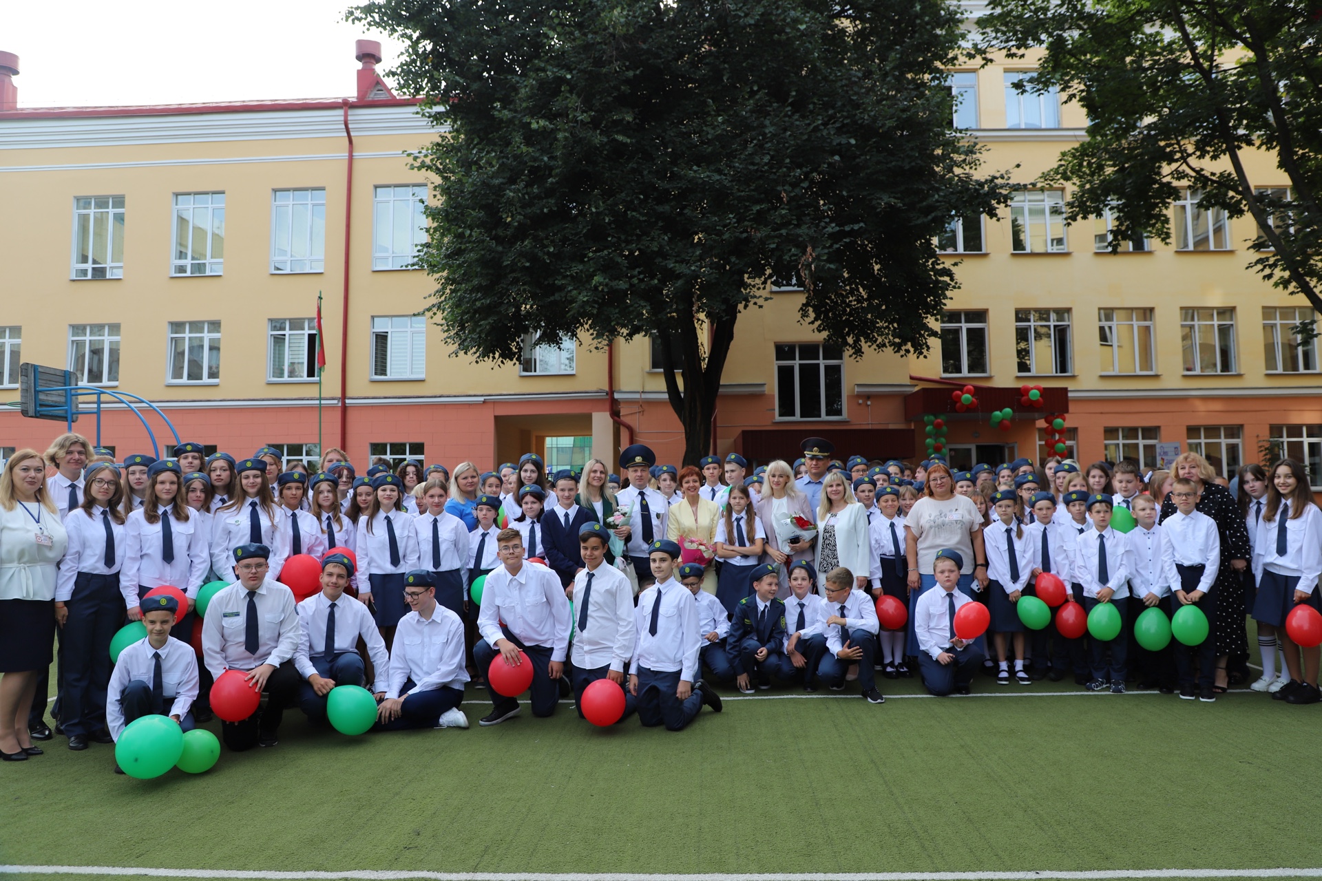 Гомельские таможенники поздравили с Днем знаний школьников и студентов