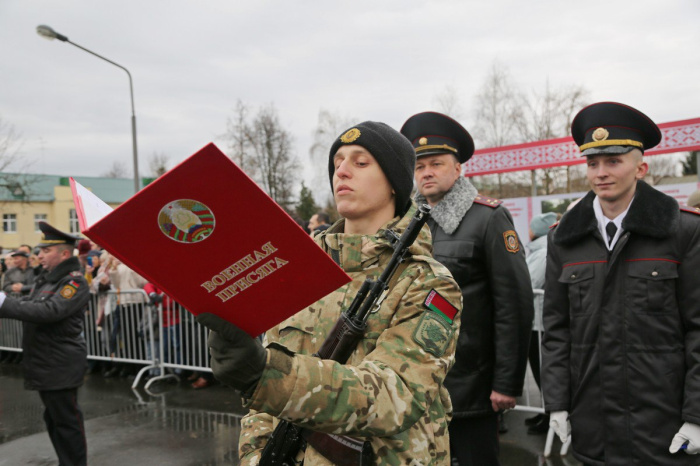 В войсковой части 5525 внутренних войск МВД новобранцы приняли военную присягу 