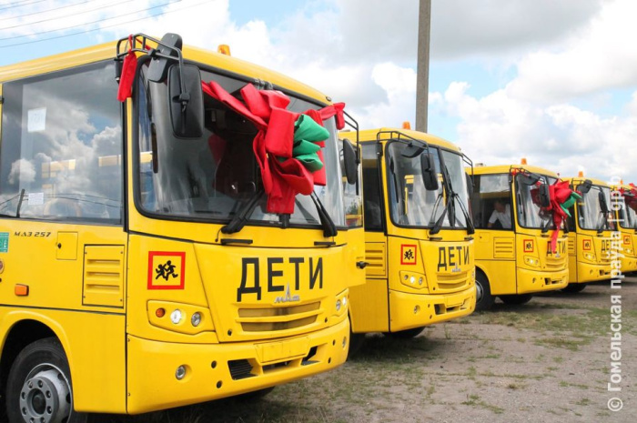 Навстречу новому учебному году. Девять школьных автобусов Минского автомобильного завода отправились в районы Гомельской области