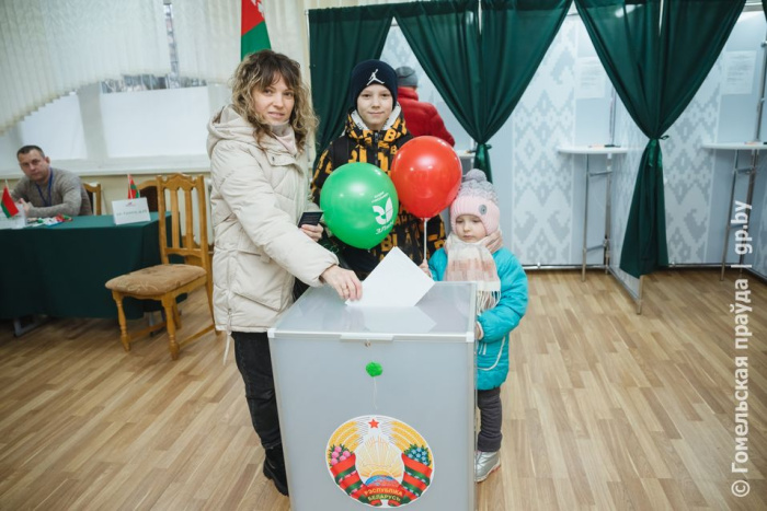 Мастер-класс и ярмарка вакансий: как проходят выборы в Железнодорожном районе Гомеля