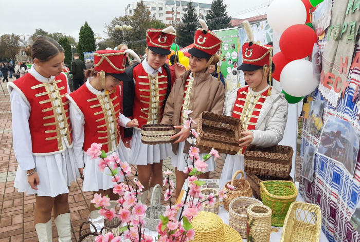 Цвети и процветай, Калиновый край! Жители и гости района отметили двойной праздник – 100-летие района и 472-летие города