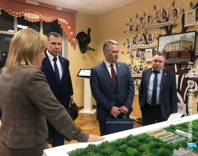 Представители предприятий Гомельщины и Кировской области России подписали соглашения о поставках продукции