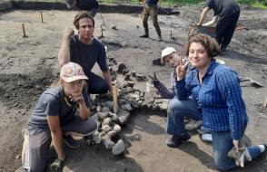 На берегу реки Менки: гомельские студенты-историки приняли участие в республиканской археологической экспедиции