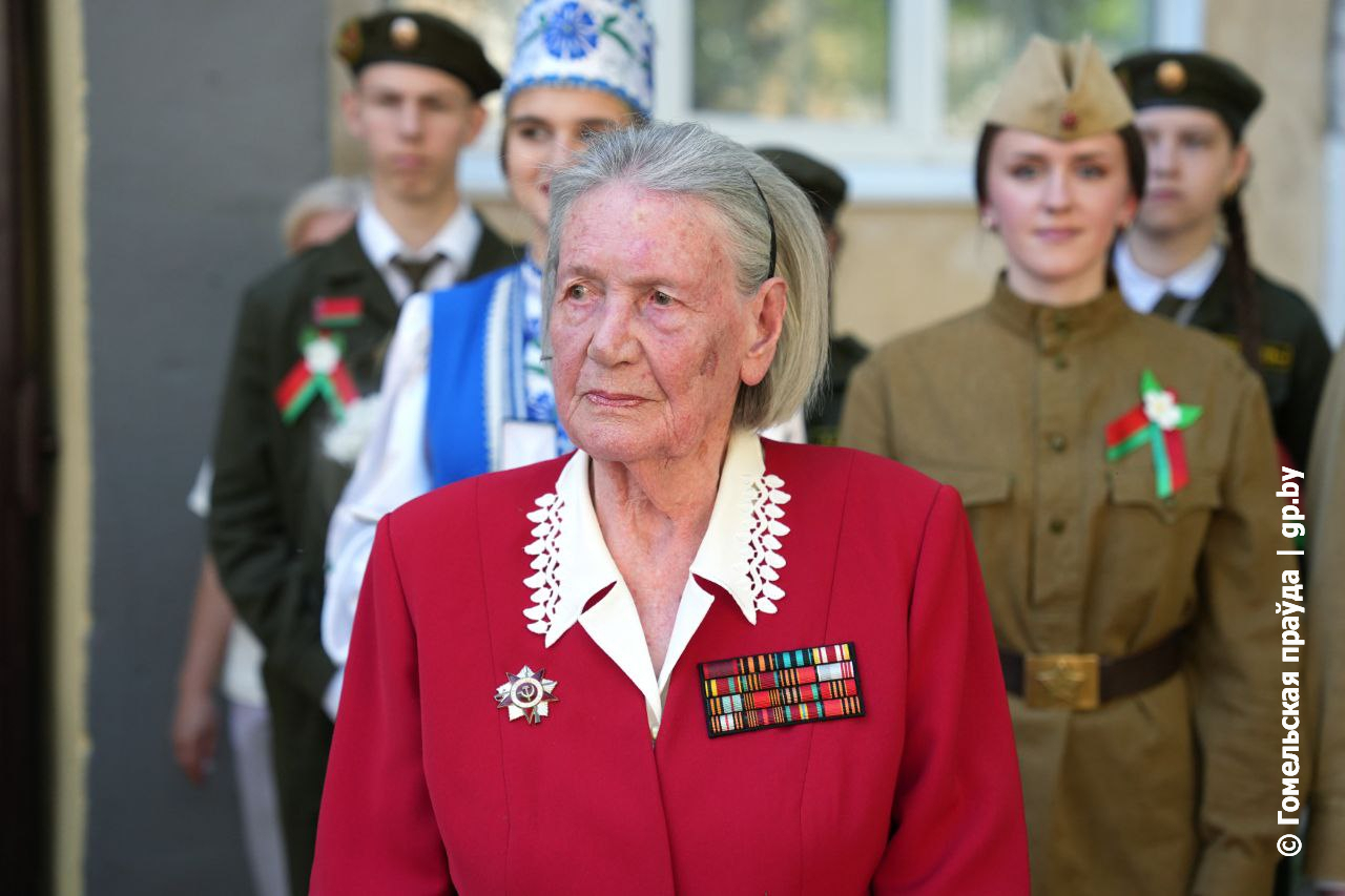 Молодость помогла выжить: участницу Великой Отечественной войны поздравил губернатор Иван Крупко