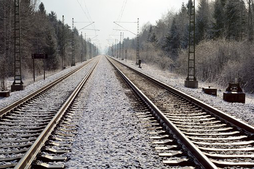 В Рогачевском районе на железной дороге погиб местный житель