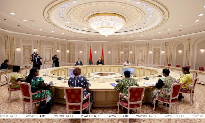Первые леди и бизнес-круги с женским лицом. Подробности встреч Лукашенко с гостьями из Зимбабве и Нигерии