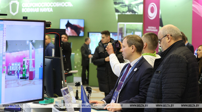 ФОТОФАКТ: Выставка "Беларусь интеллектуальная" собрала множество посетителей