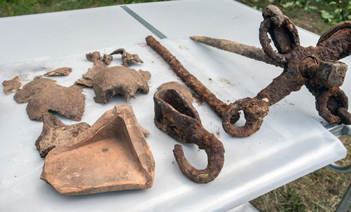 В Лельчицком районе при раскопках ранее неизвестного места захоронения обнаружены останки не менее 6 расстрелянных в войну нацистами мирных граждан
