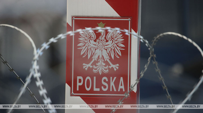 Военные Польши начали установку противотанковых ежей на границе с Беларусью