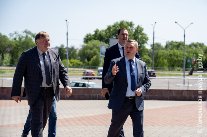 Главные спортивные объекты Гомеля посетил министр спорта Приморского края России Жан Кузнецов