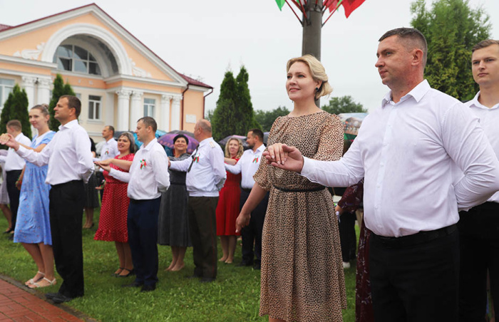  На Будакошелевщине прошла акция «Станцуем вальс Победы 3 июля вместе»