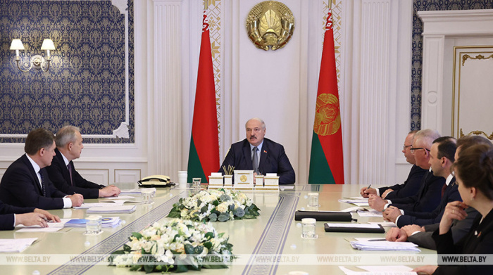 Президент Беларуси поставил задачу в 2024 году железобетонно определиться с системой поступления