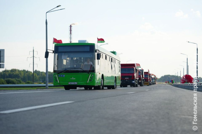 В Минск и Могилев на скорости 90 километров в час: Автомобильную дорогу «Центролит - Урицкое - Уваровичи» открыли сегодня после реконструкции