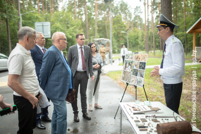 Жертвам геноцида и партизанам посвящается: делегации из России посетили памятные места Гомельщины