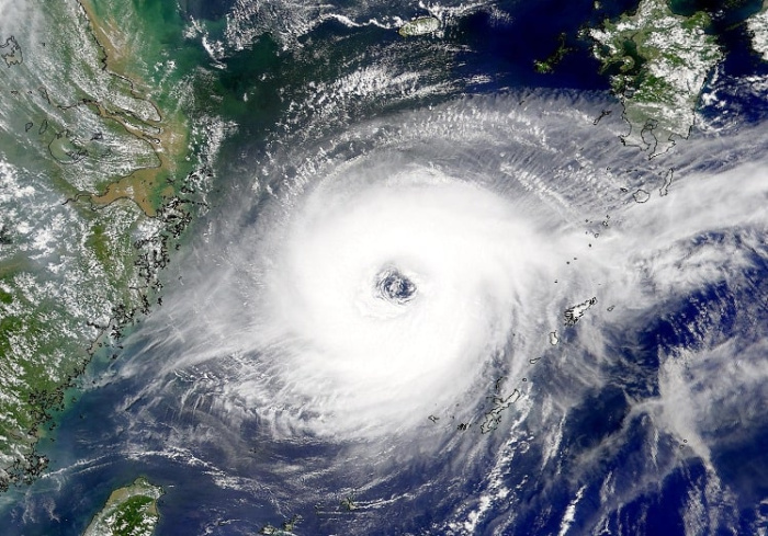 В Японии три человека погибли и один пропал без вести из-за тайфуна "Талас"