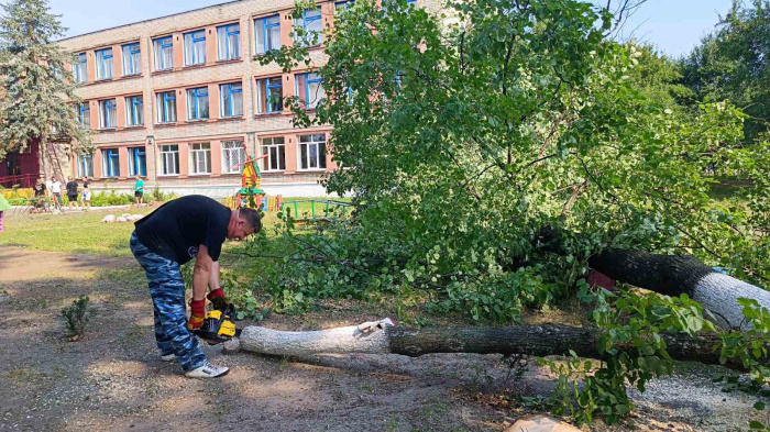 Во время воскресной стихии пострадали 32 учреждения образования Калинковичского района 