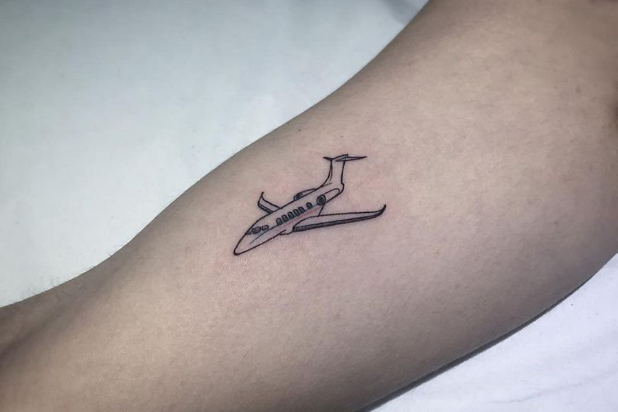 История и символика татуировок с изображением самолетов