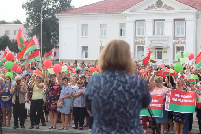 В Петрикове состоялся митинг за сильную и процветающую Беларусь