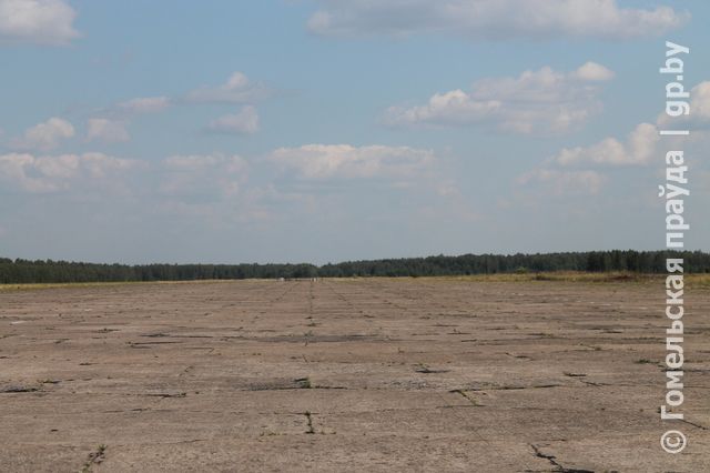 Зябровка аэродром. Авиабаза Зябровка. Взлетная полоса Зябровка. ПВО старый аэродром д Зябровка Беларусь. В Ч 65358 Зябровка.