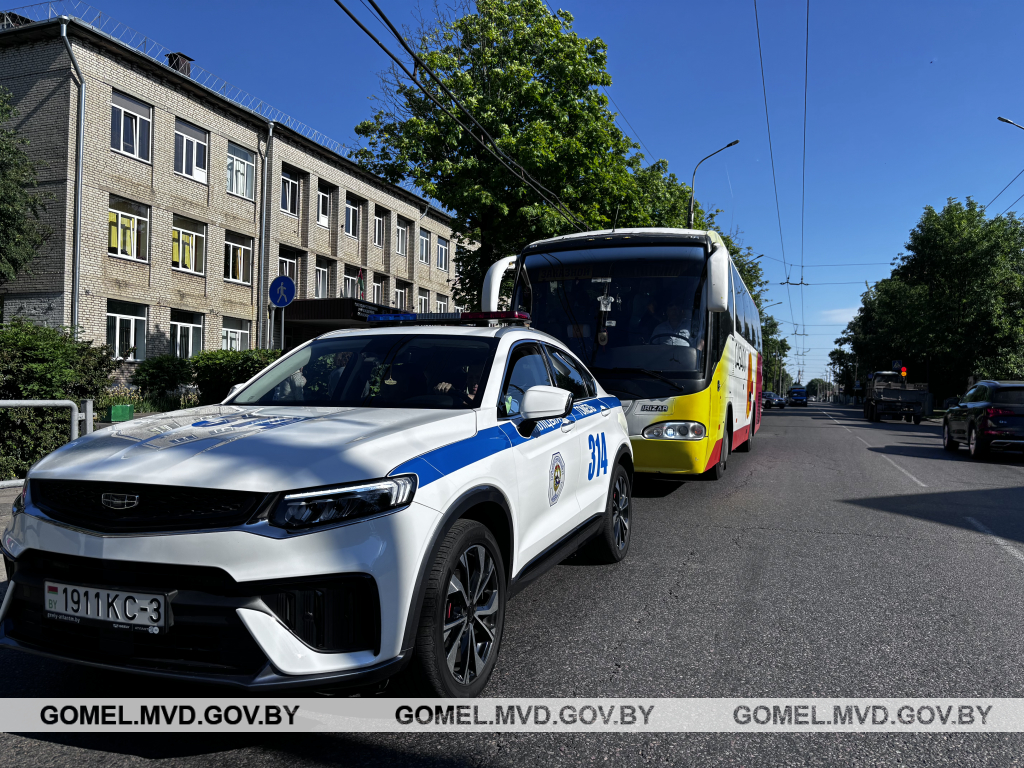 Дорога должна быть безопасной. Сотрудники ГАИ проверили перевозку детей в  автобусах