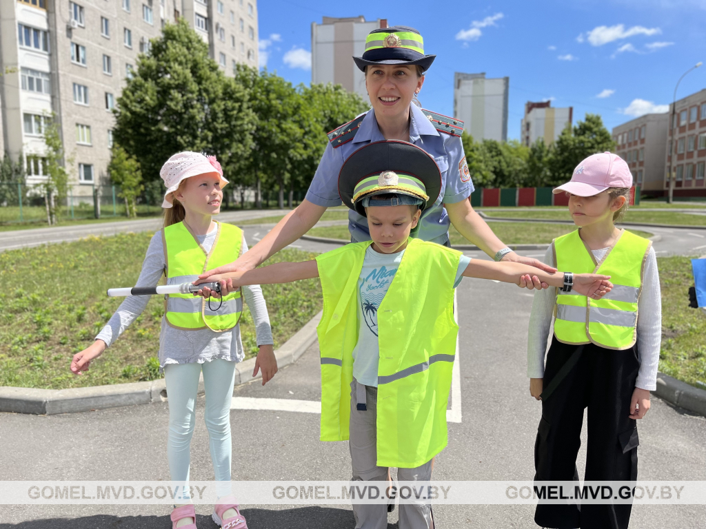 Уроки дорожной безопасности» проводят сотрудники ГАИ в пришкольных лагерях